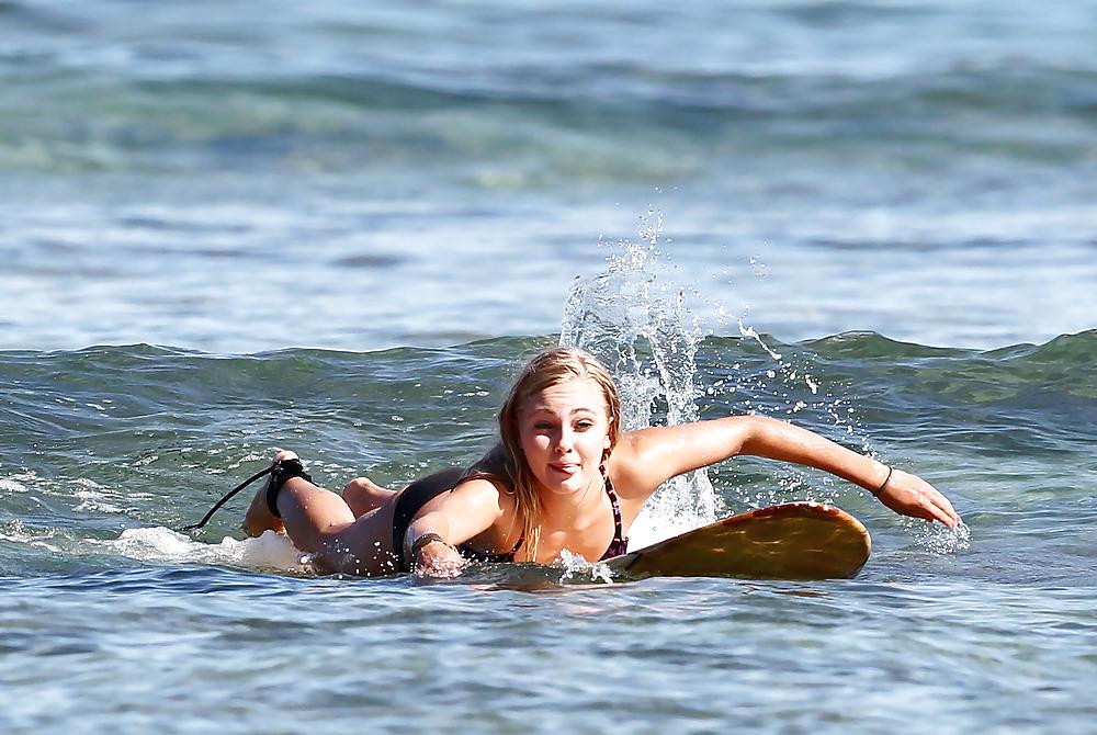 25P AnnaSophia Robb Beach Candids 