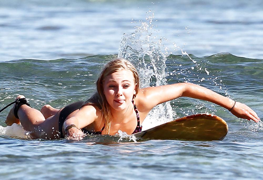 25P AnnaSophia Robb Beach Candids 