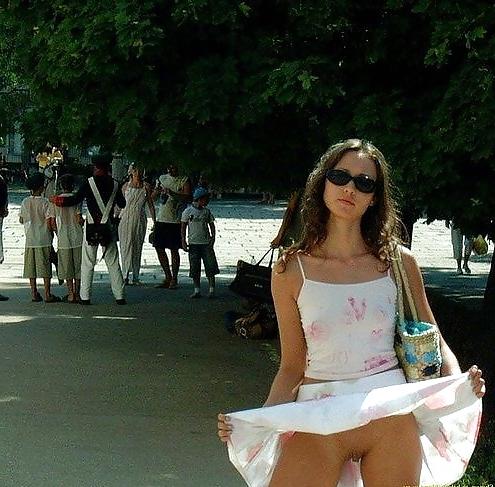 25P Beautiful Girls Flashing in Streets by TROC