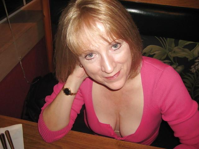 25P Provoking Mature Woman