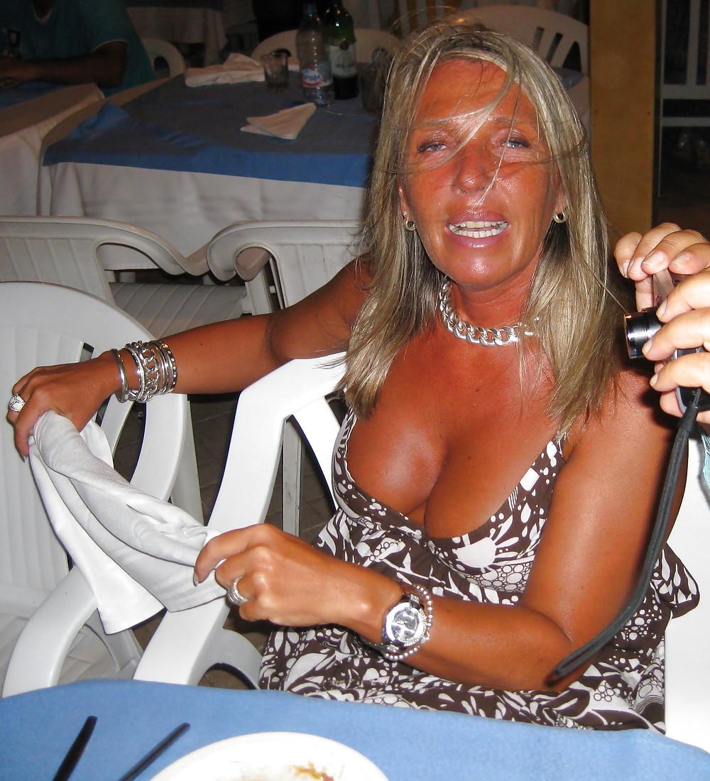 25P Provoking Mature Woman
