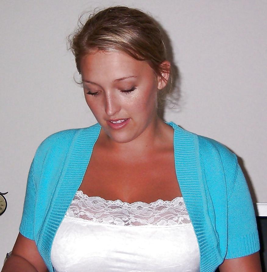 25P MILF with big tits (Anyone what her name is?)