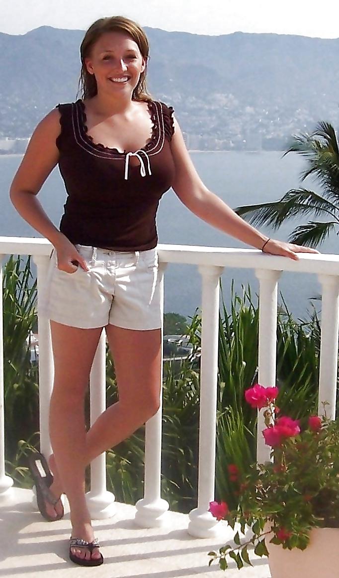 25P MILF with big tits (Anyone what her name is?)