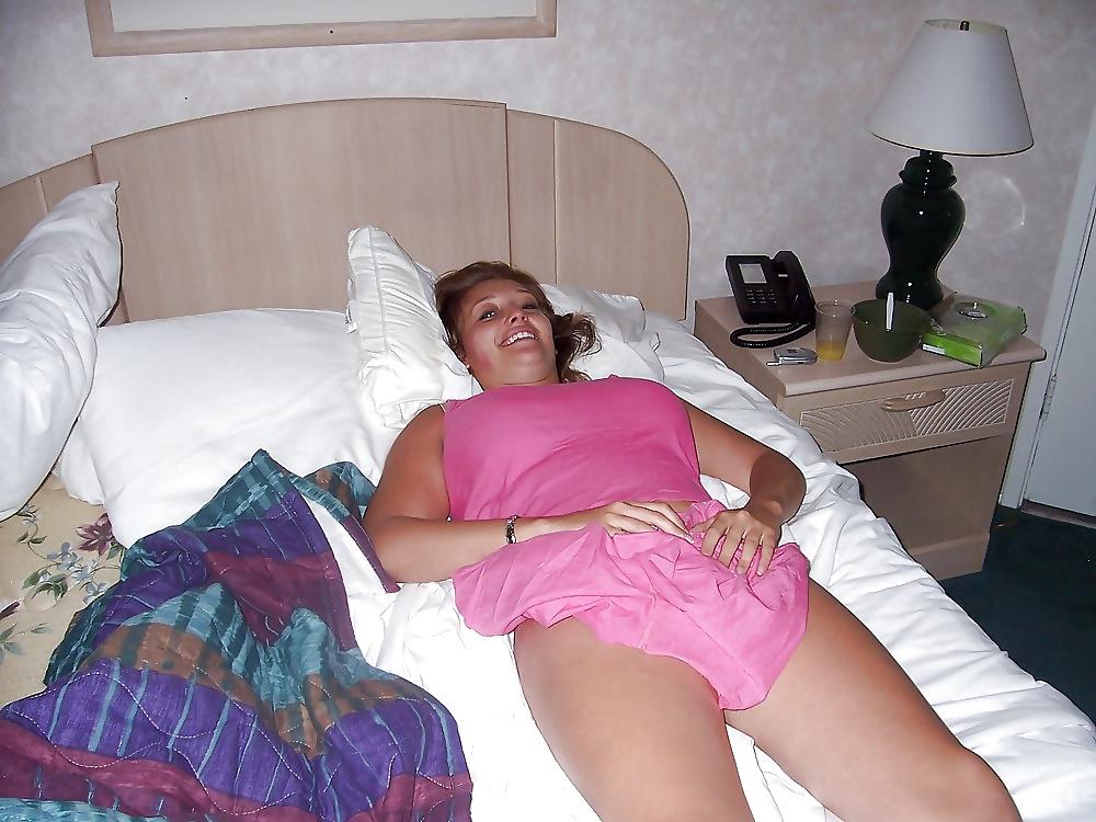 25P MILF with big tits (Anyone what her name is?)