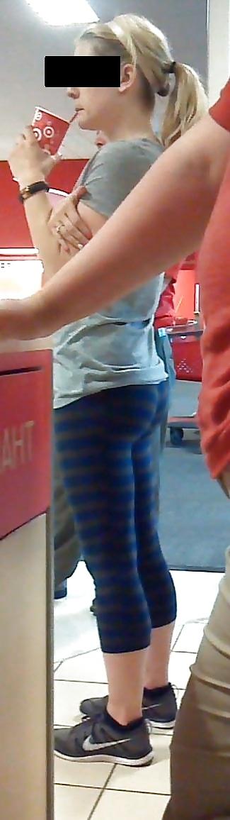 9P Woman in yoga pants