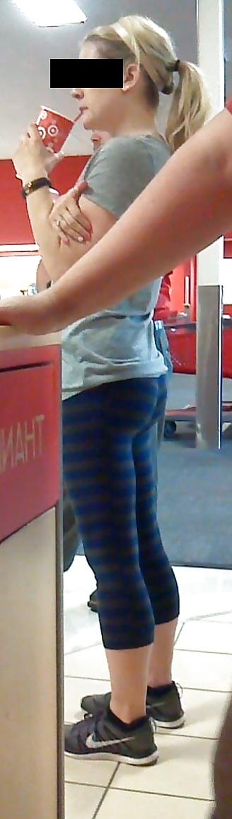 9P Woman in yoga pants