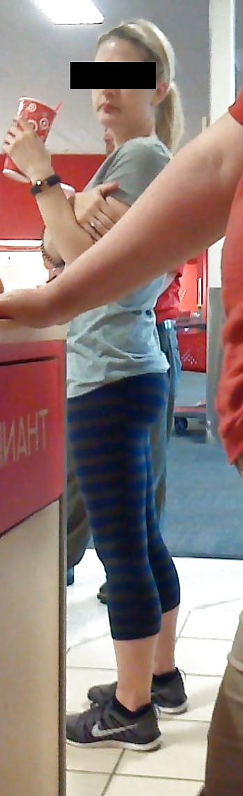 9P Woman in yoga pants