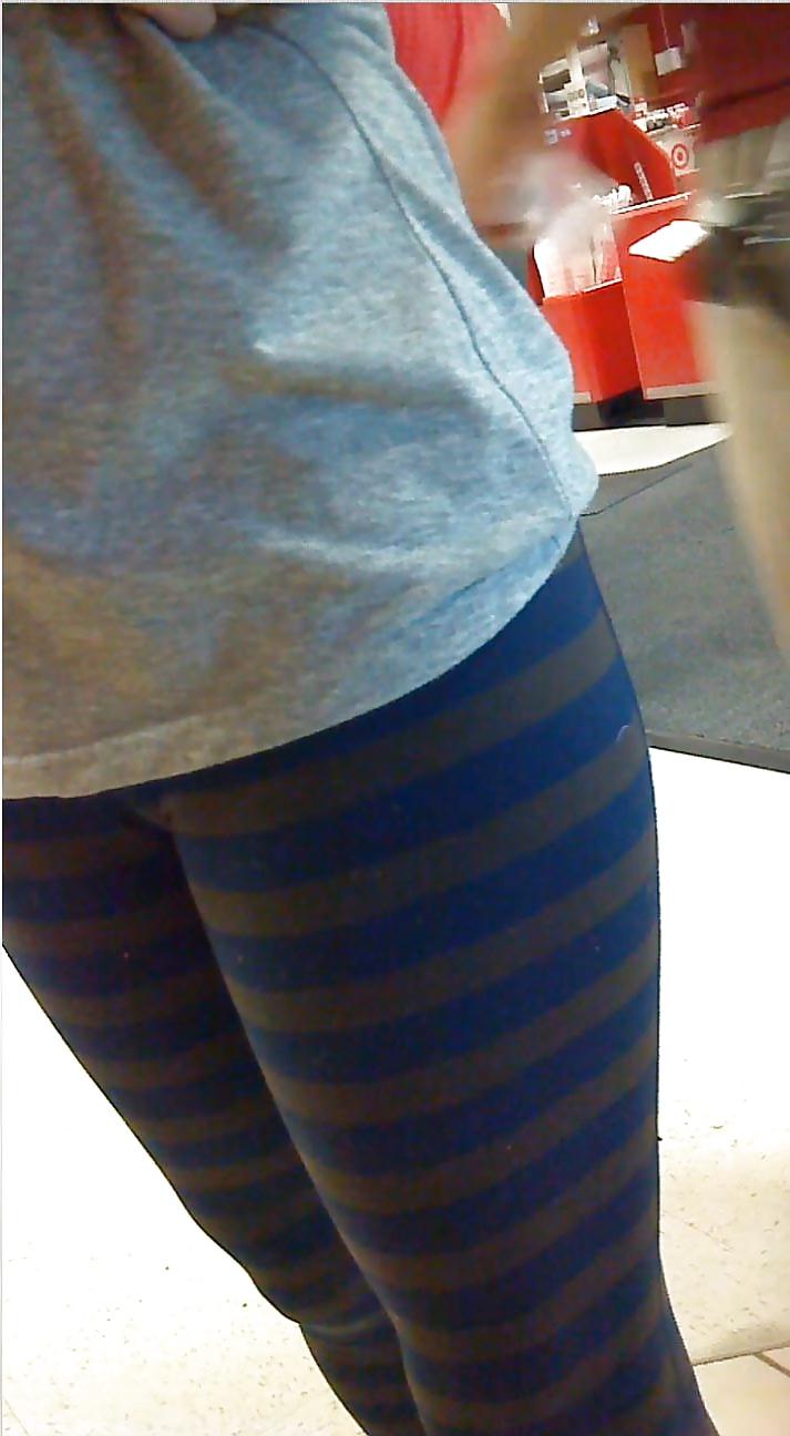 9P Woman in yoga pants