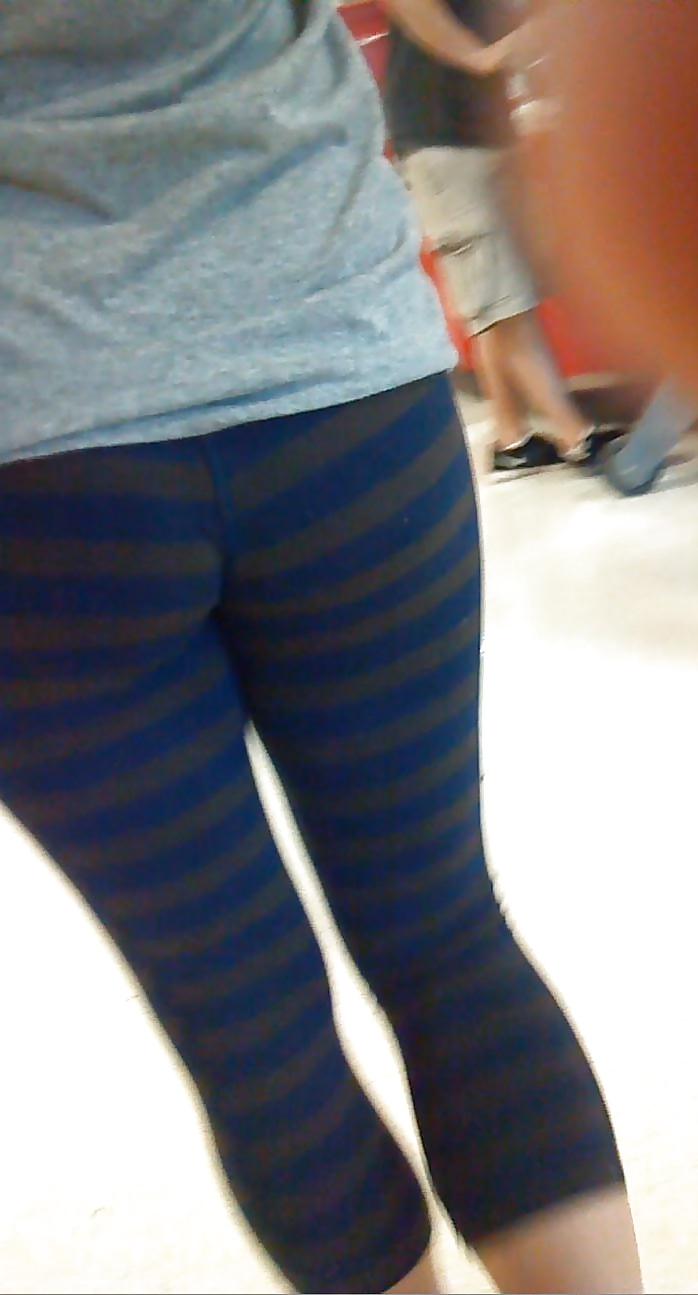9P Woman in yoga pants