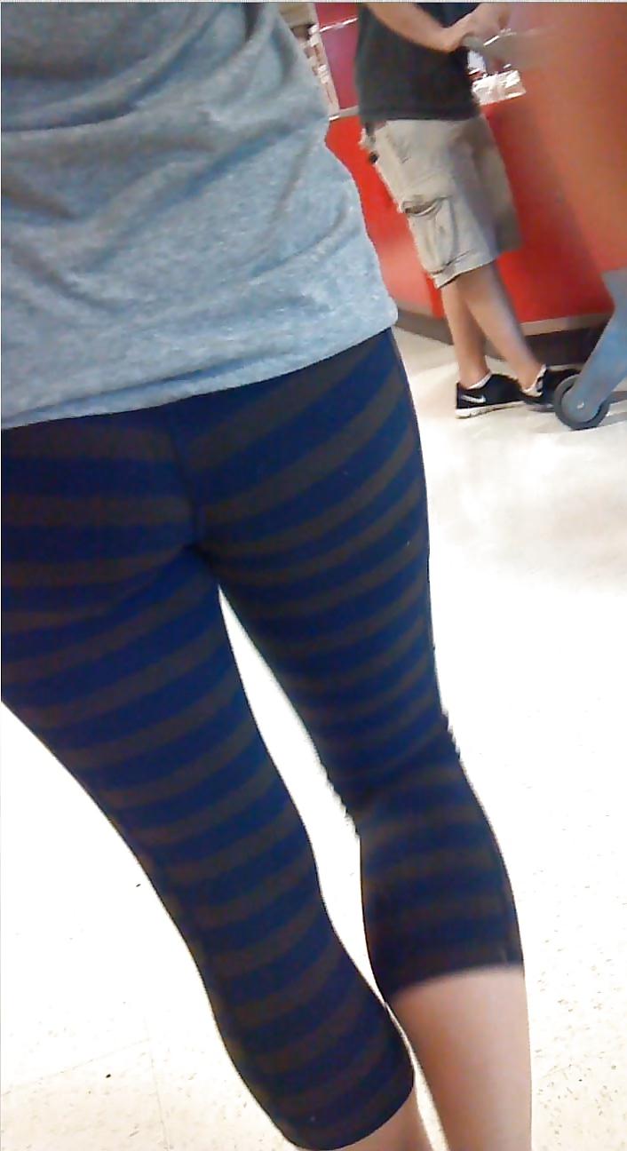 9P Woman in yoga pants