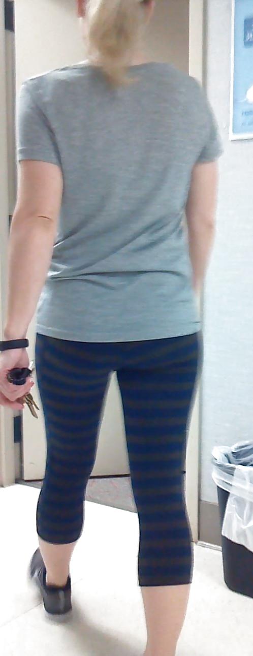 9P Woman in yoga pants