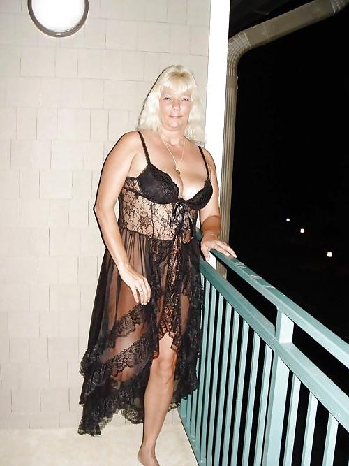 25P MATURES & MILFS IN LINGERIE