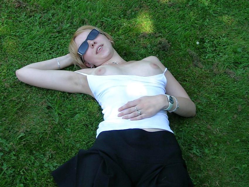 5P Teen flashes in the park.....