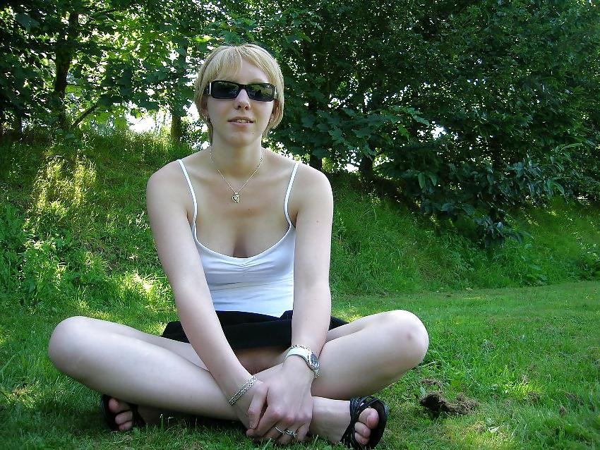 5P Teen flashes in the park.....