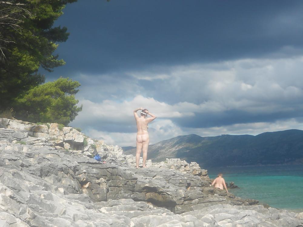 7P Croatian grannies on nude beach