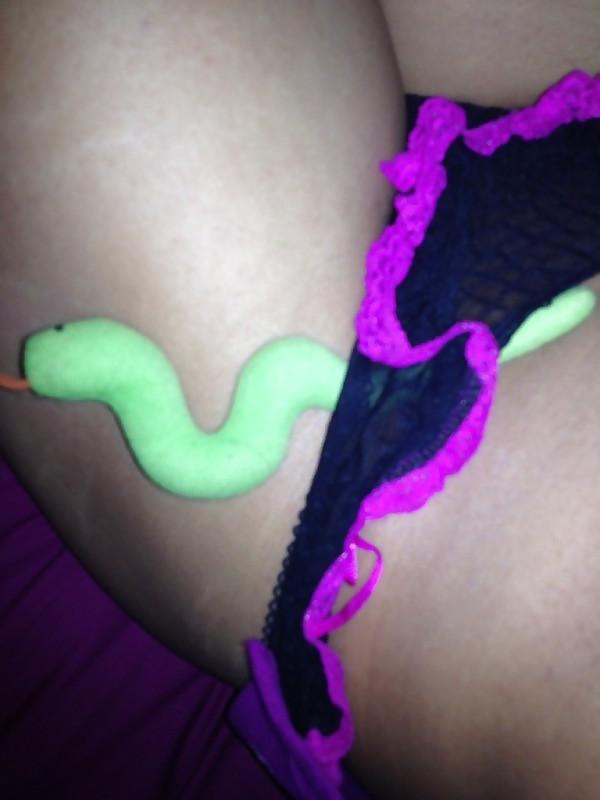 25P Hot Latino Self Shooter
