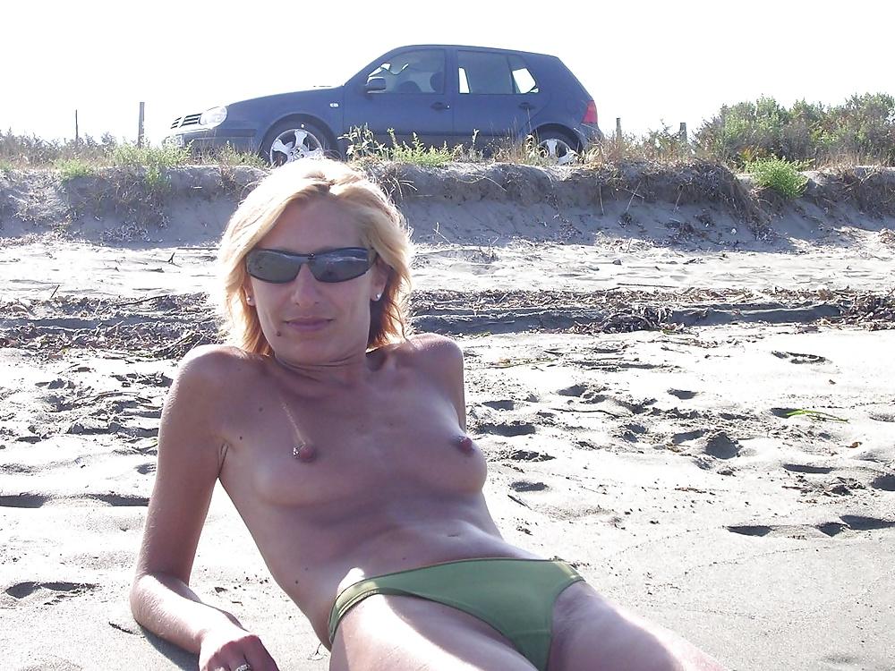25P Wife on beach