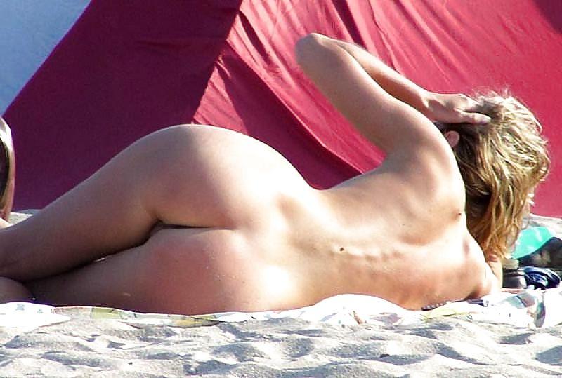 25P Beautiful Beach Babes 6 by Voyeur TROC