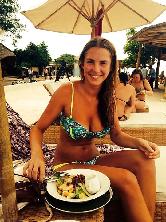 25P YOUNG TEEN SLUTS AT THE BEACH - COMMEN THEM DIRTY
