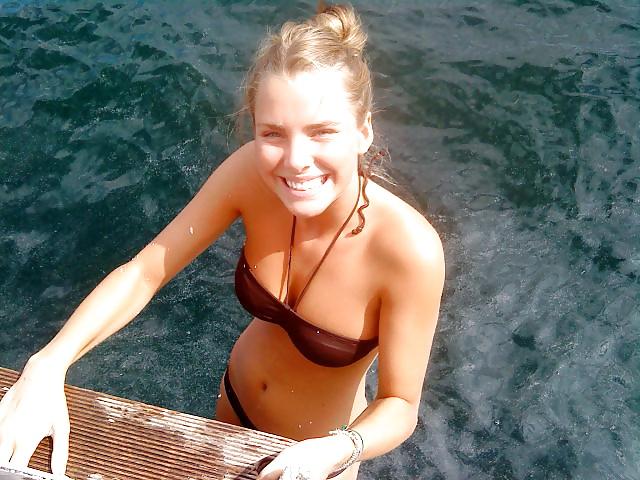 25P YOUNG TEEN SLUTS AT THE BEACH - COMMEN THEM DIRTY