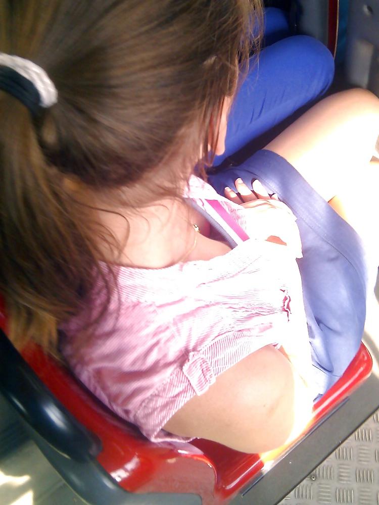25P Voyeur dans le train