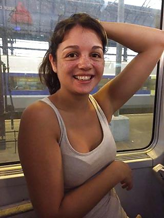 25P Voyeur dans le train