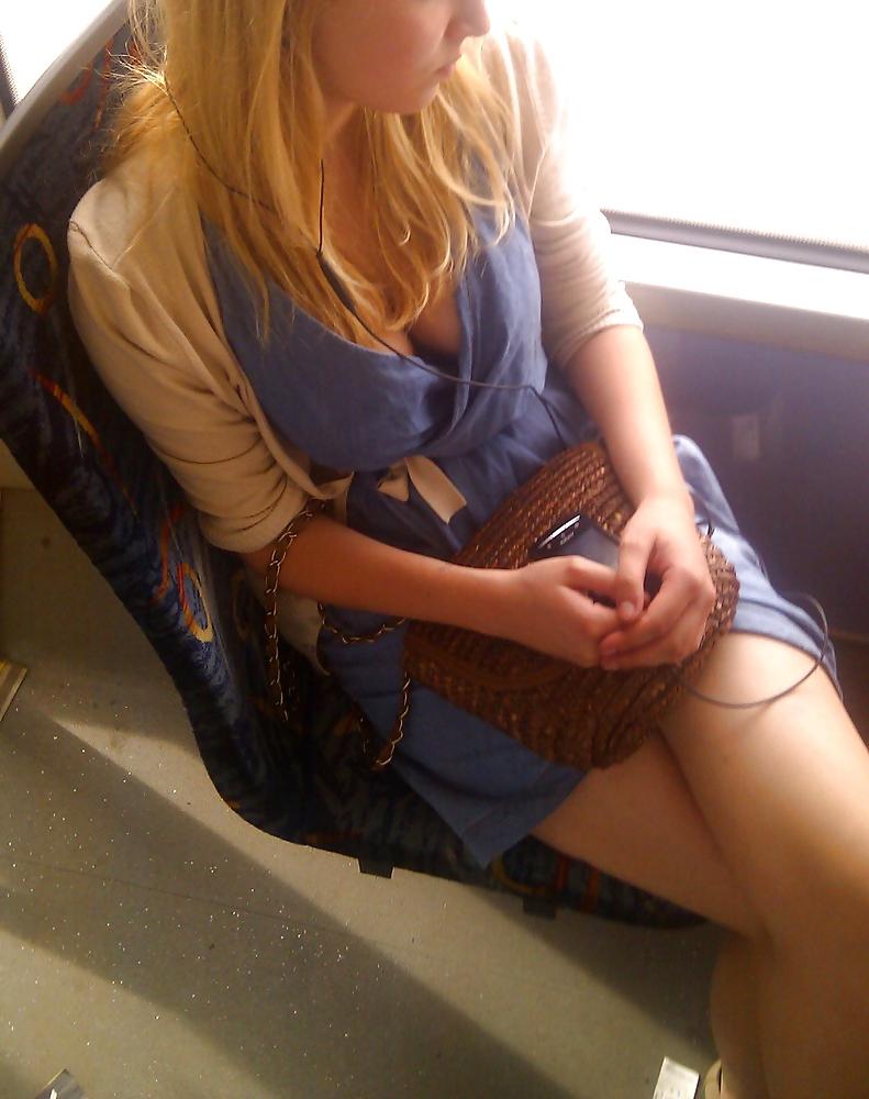 25P Voyeur dans le train