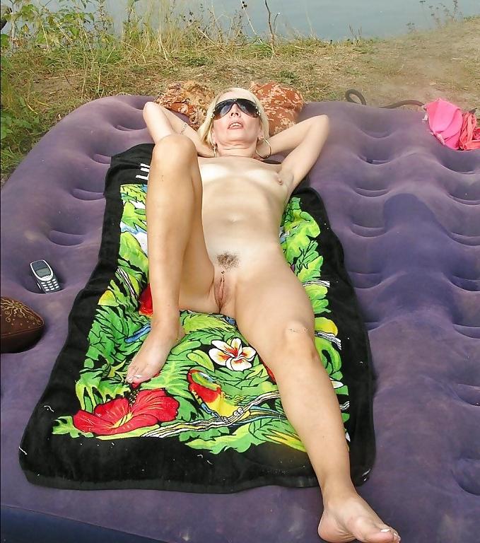 25P MILFs am Strand - 61