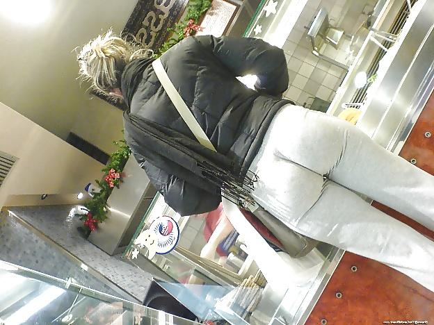 25P Voyeur dans la rue