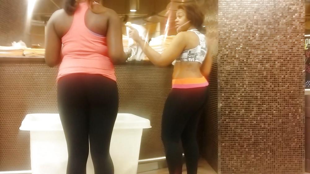12P Candid Workout Girls pics