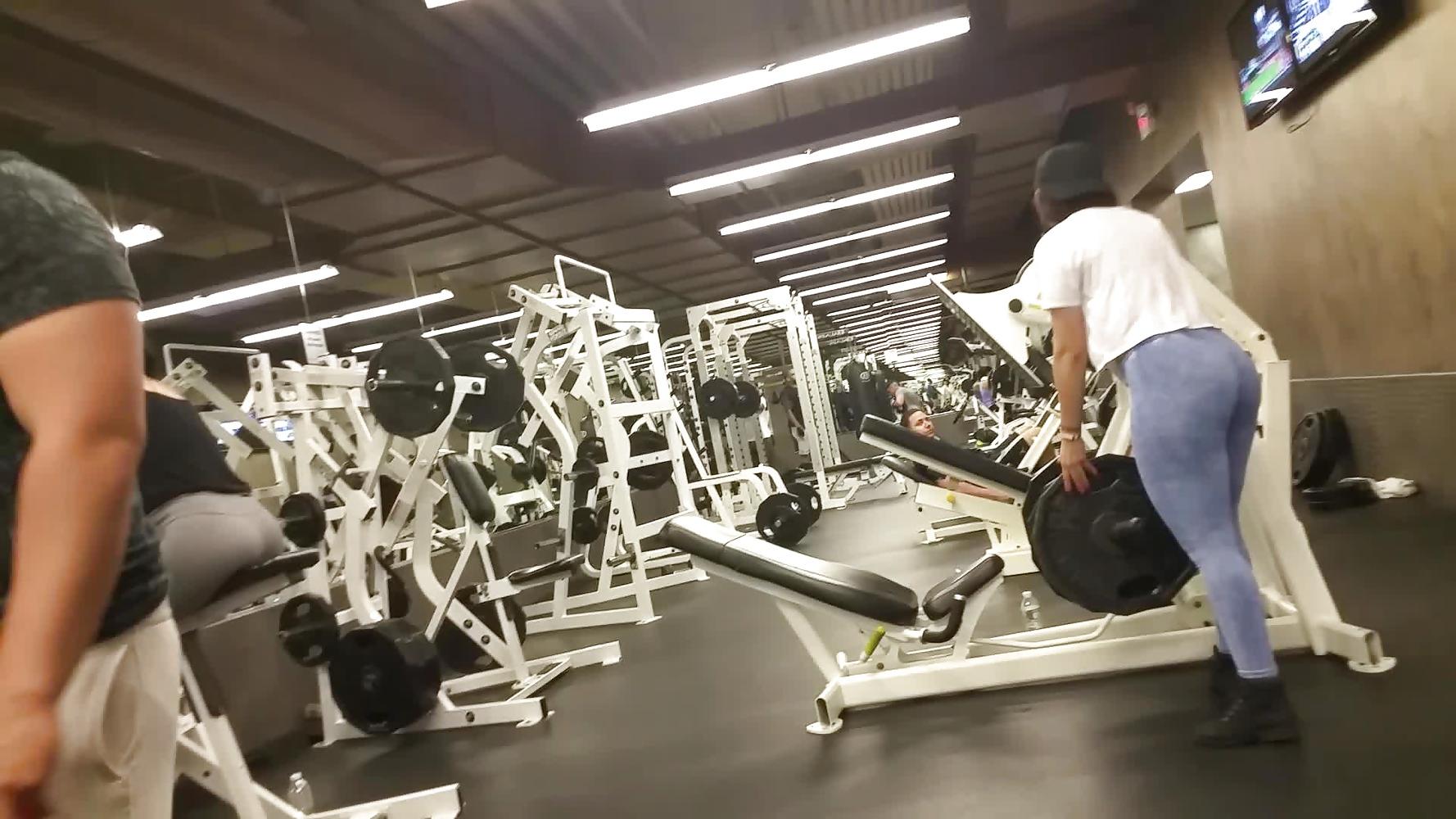 12P Candid Workout Girls pics