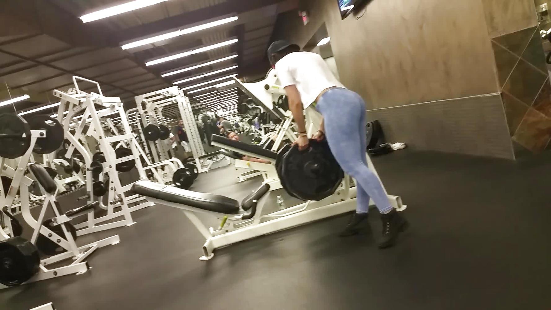 12P Candid Workout Girls pics