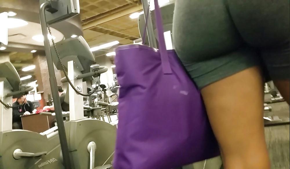 12P Candid Workout Girls pics