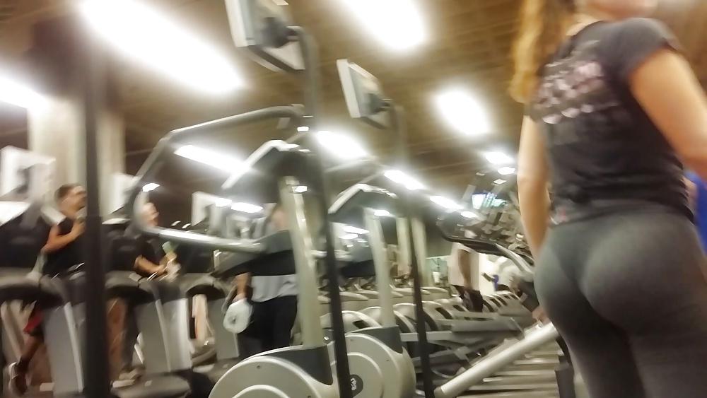 12P Candid Workout Girls pics