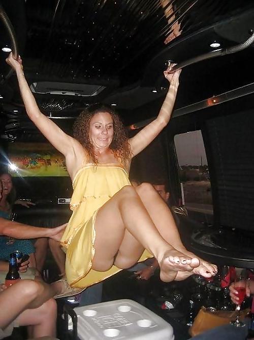 25P Upskirt, Flashing, candid images from girls and matures