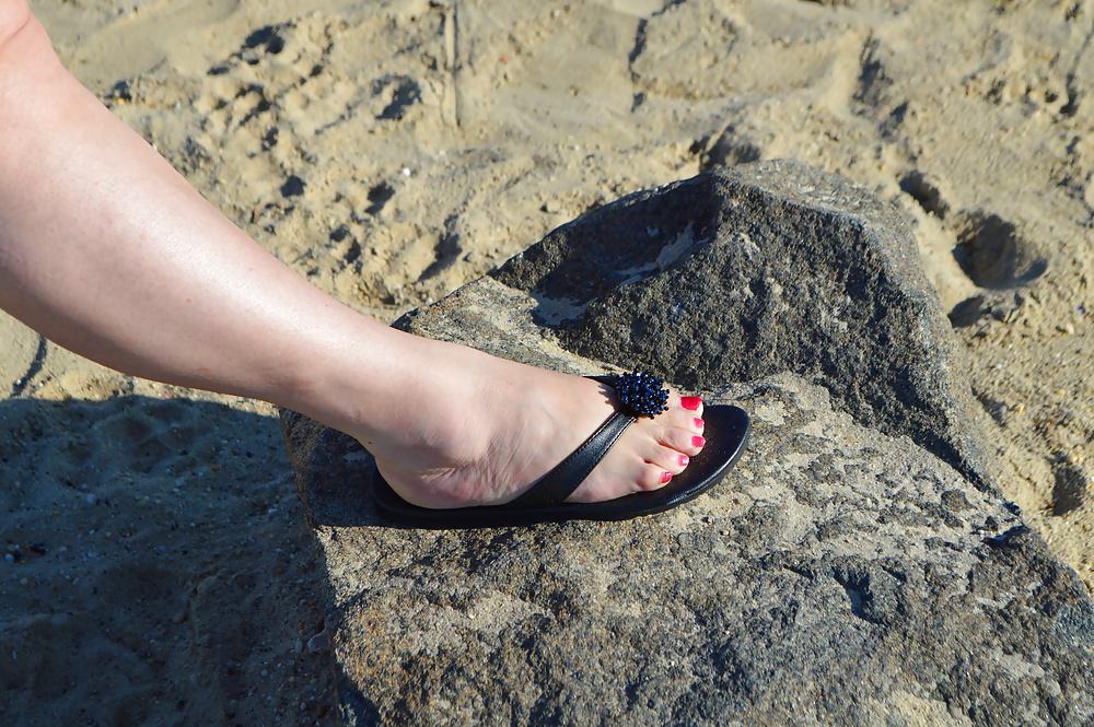 18P Beach Feet