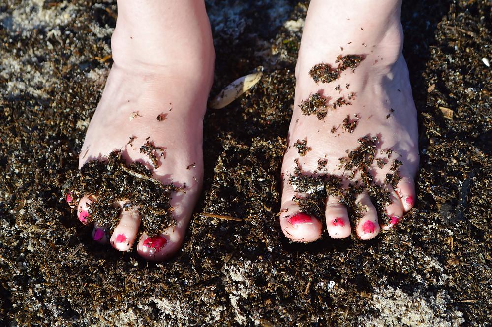 18P Beach Feet