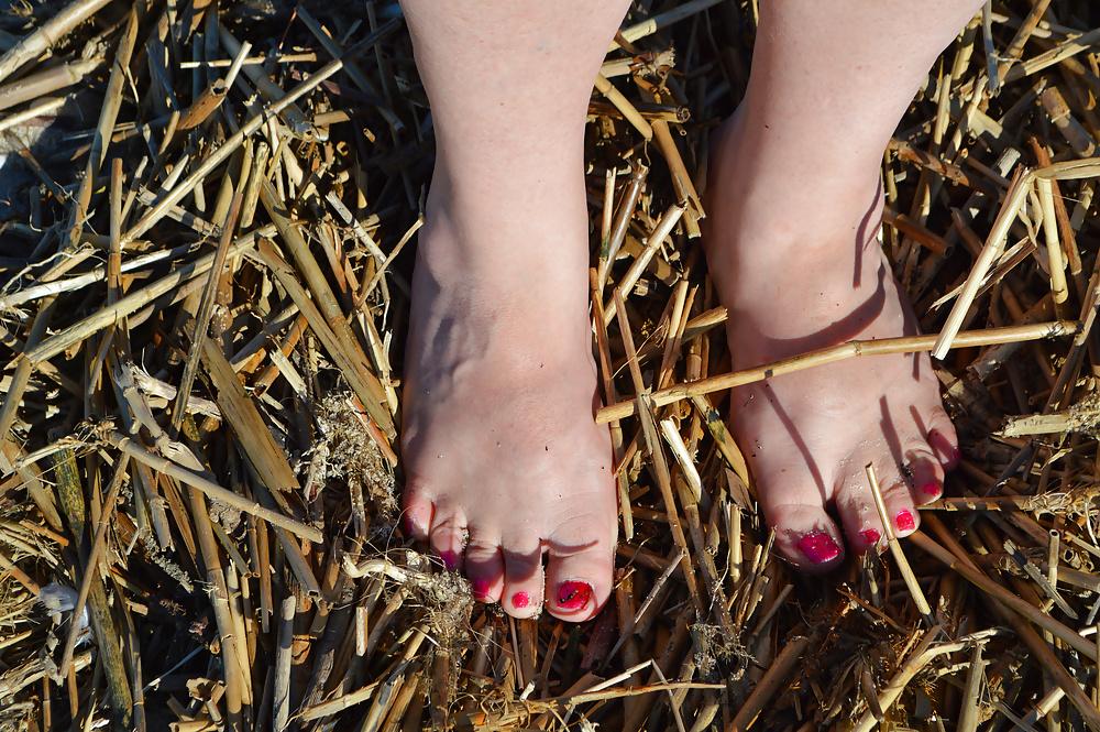 18P Beach Feet