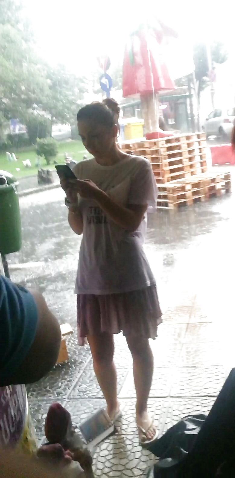 23P Spy rain old + young romanian - femei ude