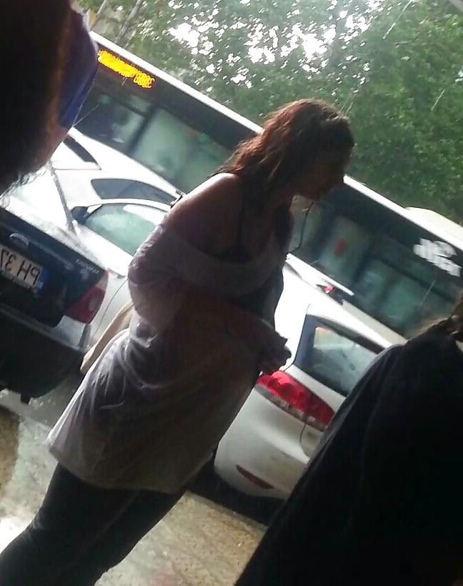 23P Spy rain old + young romanian - femei ude