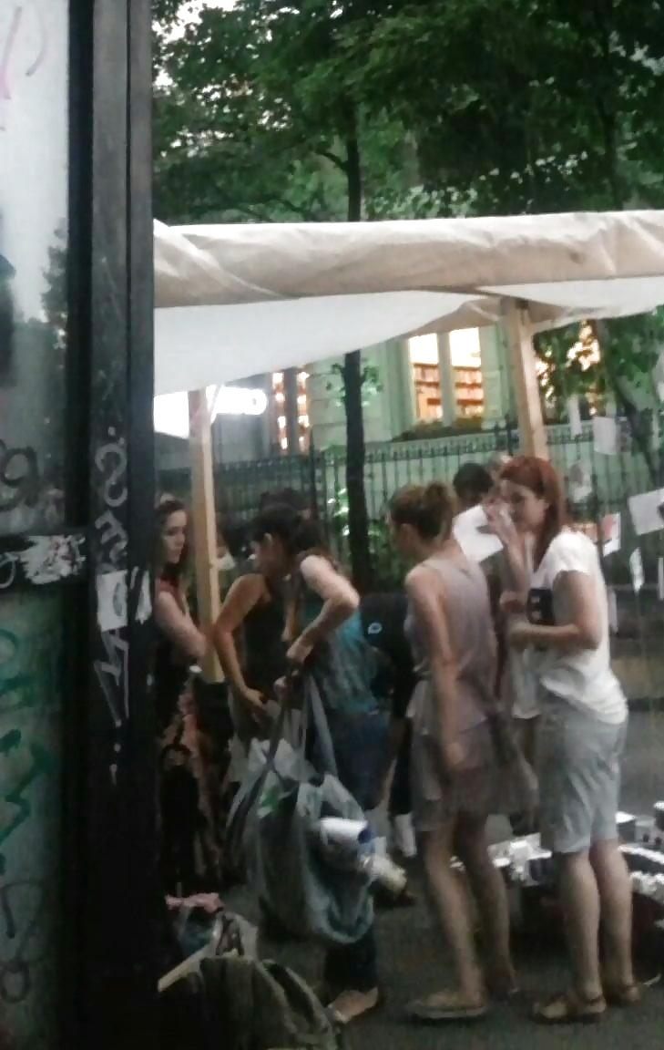 23P Spy rain old + young romanian - femei ude