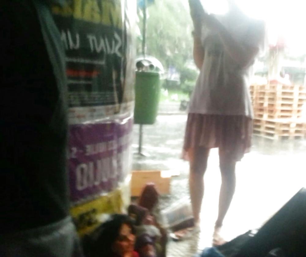 23P Spy rain old + young romanian - femei ude