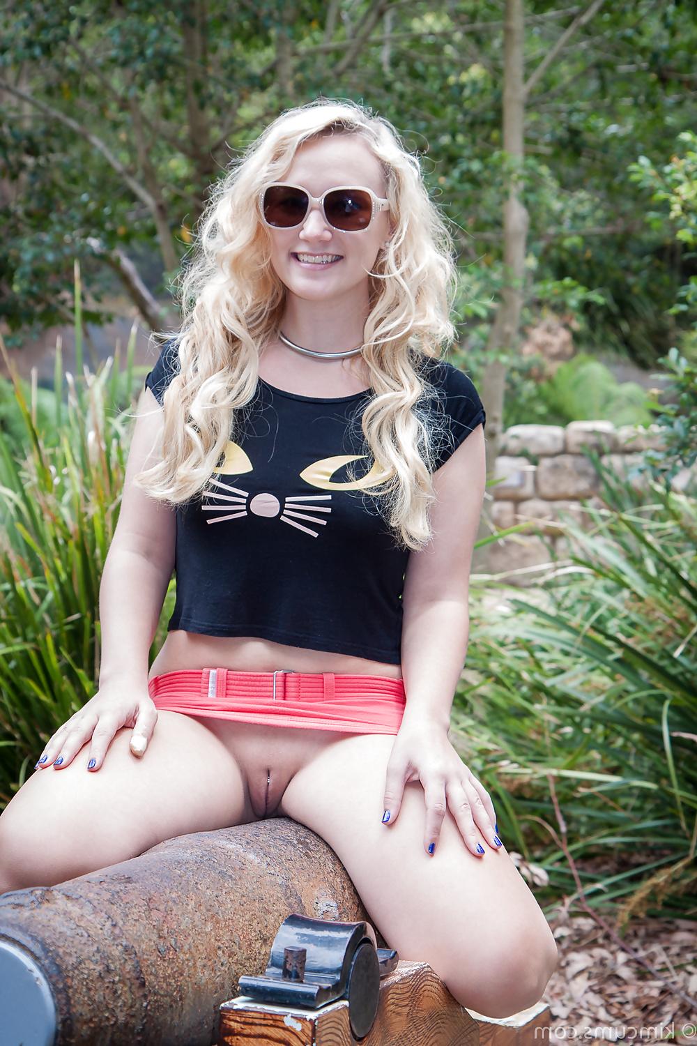 25P Upskirt, Flashing, candid images from girls and matures