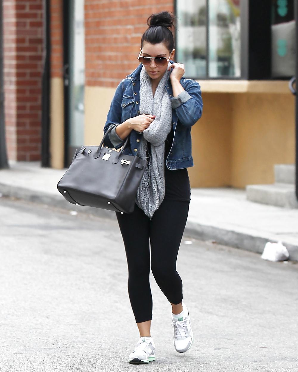 12P Kim Kardashian in leggings leaving a gym in Los Angeles