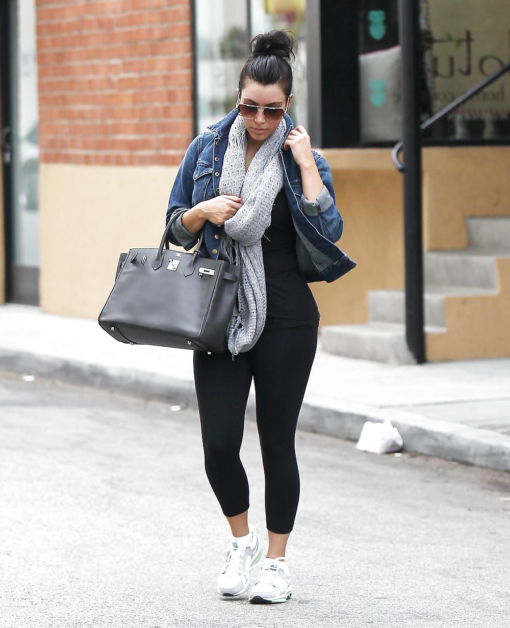 12P Kim Kardashian in leggings leaving a gym in Los Angeles