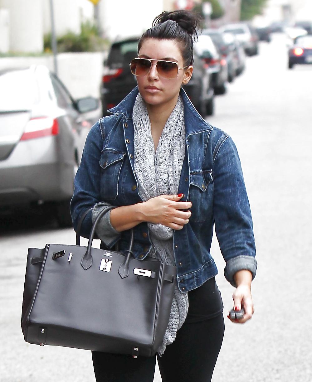 12P Kim Kardashian in leggings leaving a gym in Los Angeles