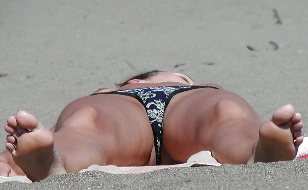25P Voyeur beach