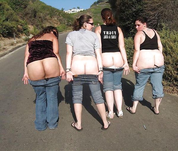 25P Flashing Their Pussy And Ass