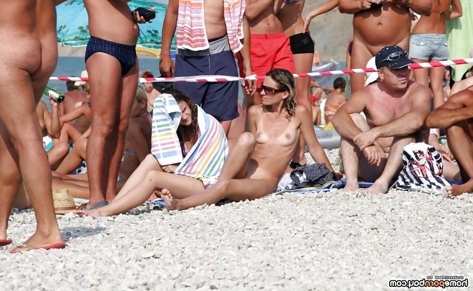 18P Nude babes on beach