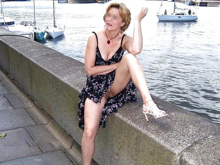 25P MILF flashing - 5
